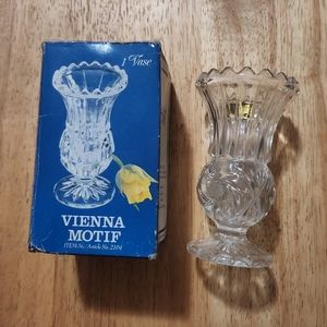 FOREVER CRYSTAL 24% Lead Crystal Vienna Motif Bud Vase 3 inches tall